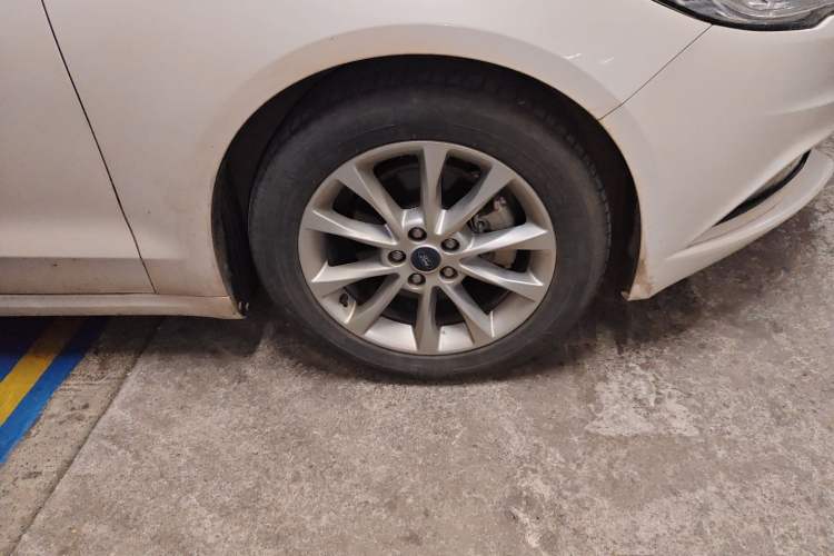 Used Ford Mondeo 2017 EcoBoost 200 Stylish Model Right Front Wheel Hub
