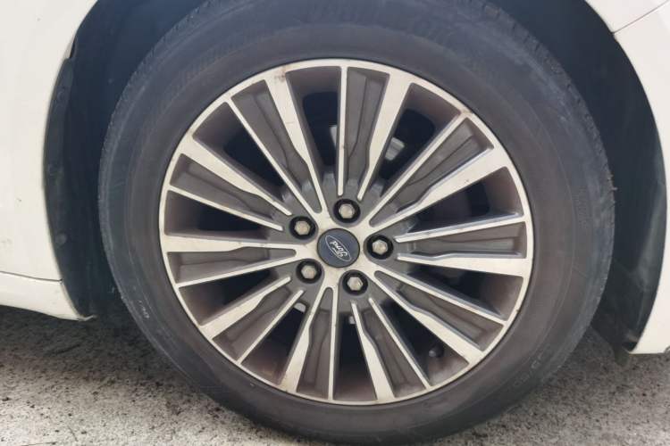 Used Ford Mondeo 2017 EcoBoost 200 Luxury Model Right Front Wheel Hub