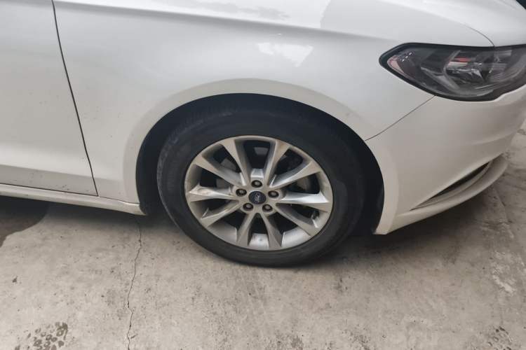 Used Ford Mondeo 2017 EcoBoost 200 Stylish Model Right Front Wheel Hub