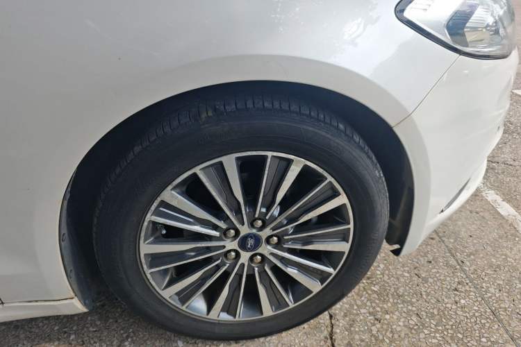 Used Ford Mondeo 2017 EcoBoost 180 Luxury Model Right Front Wheel Hub