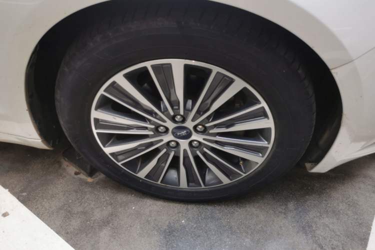 Used Ford Mondeo 2017 EcoBoost 180 Luxury Model Right Front Wheel Hub