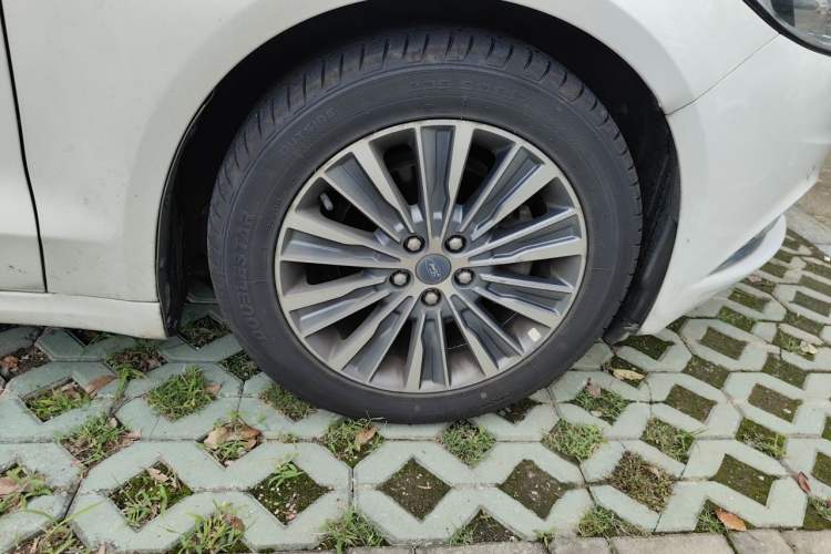 Used Ford Mondeo 2017 EcoBoost 180 Luxury Model Right Front Wheel Hub