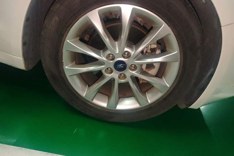 Used Ford Mondeo 2017 EcoBoost 180 Stylish Model Right Front Wheel Hub
