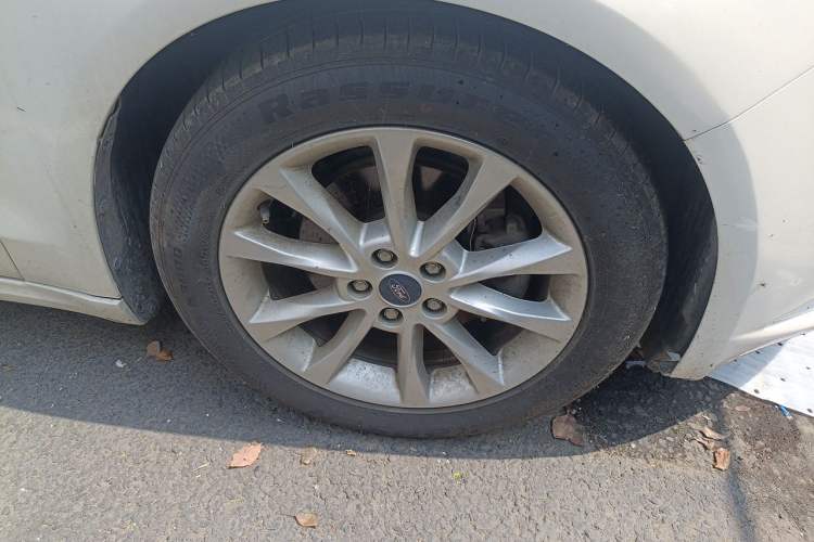 Used Ford Mondeo 2017 Restyled EcoBoost 200 Fashion Edition Right Front Wheel Hub