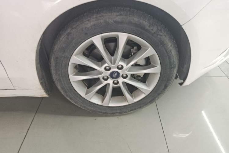 Used Ford Mondeo 2017 Facelifted EcoBoost 180 Fashion Edition Right Front Wheel Hub