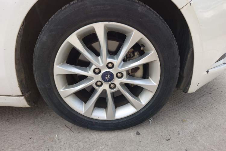Used Ford Mondeo 2017 Facelifted EcoBoost 180 Fashion Edition Right Front Wheel Hub