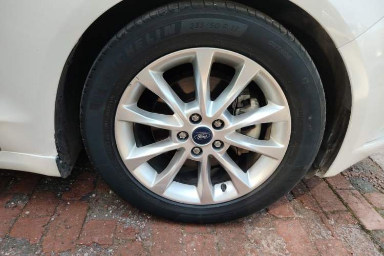 Used Ford Mondeo 2017 EcoBoost 200 Stylish Model Right Front Wheel Hub