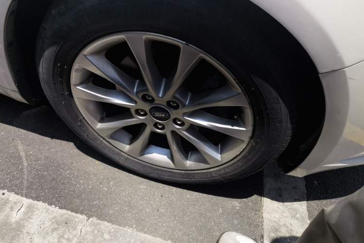 Used Ford Mondeo 2017 EcoBoost 180 Stylish Model Right Front Wheel Hub