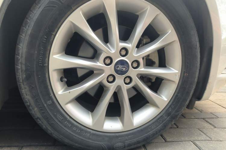 Used Ford Mondeo 2017 EcoBoost 180 Stylish Model Right Front Wheel Hub
