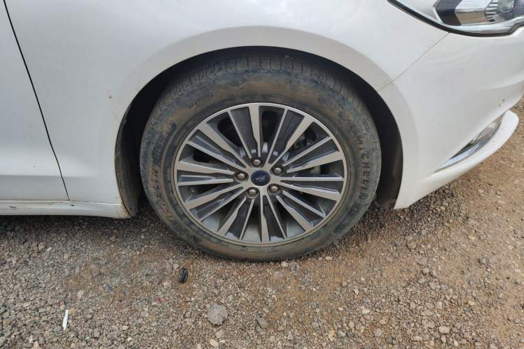 Used Ford Mondeo 2017 Facelifted EcoBoost 200 Luxury Version Right Front Wheel Hub