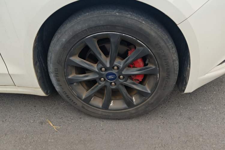 Used Ford Mondeo 2017 Facelifted EcoBoost 180 Fashion Edition Right Front Wheel Hub