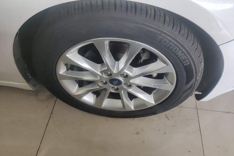 Used Ford Mondeo 2017 EcoBoost 200 Stylish Model Right Front Wheel Hub
