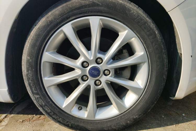 Used Ford Mondeo 2017 Facelifted EcoBoost 180 Fashion Edition Right Front Wheel Hub