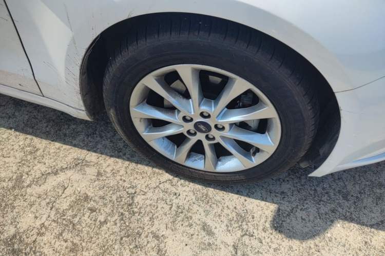 Used Ford Mondeo 2017 EcoBoost 180 Stylish Model Right Front Wheel Hub