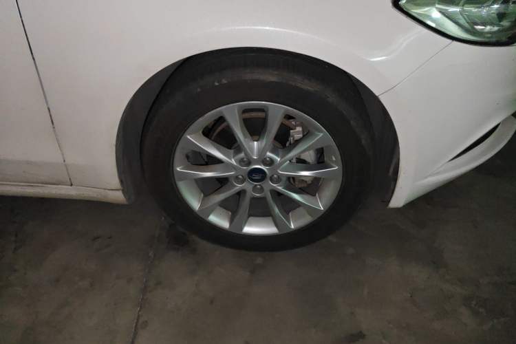 Used Ford Mondeo 2017 EcoBoost 180 Stylish Model Right Front Wheel Hub