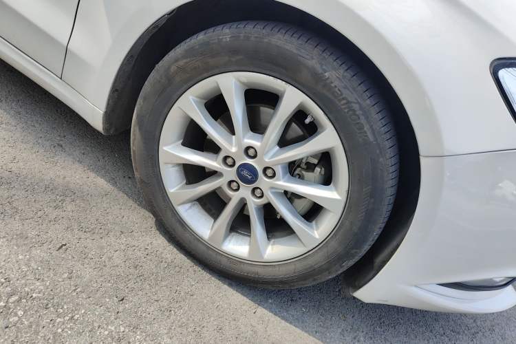 Used Ford Mondeo 2017 EcoBoost 180 Stylish Model Right Front Wheel Hub