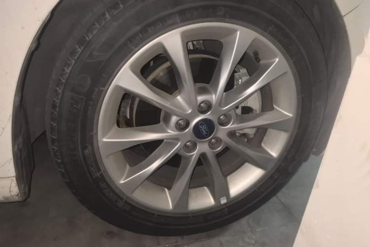 Used Ford Mondeo 2017 Facelifted EcoBoost 180 Fashion Edition Right Front Wheel Hub