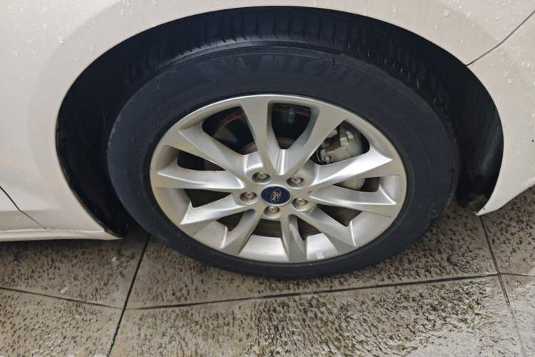 Used Ford Mondeo 2017 EcoBoost 200 Stylish Model Right Front Wheel Hub