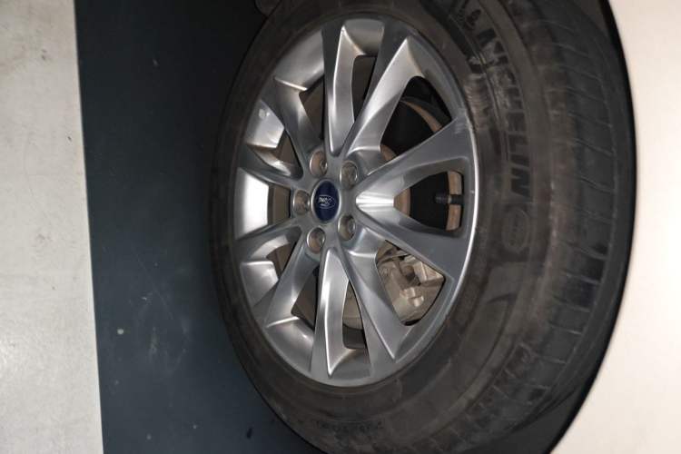 Used Ford Mondeo 2017 EcoBoost 200 Stylish Model Right Front Wheel Hub