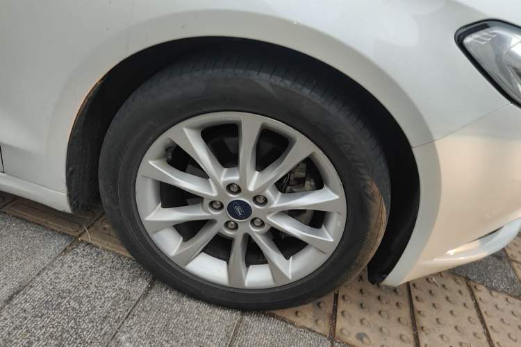 Used Ford Mondeo 2017 EcoBoost 180 Stylish Model Right Front Wheel Hub