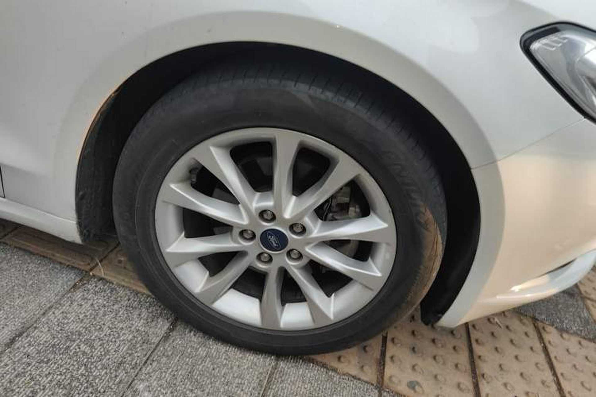 Used Ford Mondeo 2017 EcoBoost 180 Stylish Model Right Front Wheel Hub