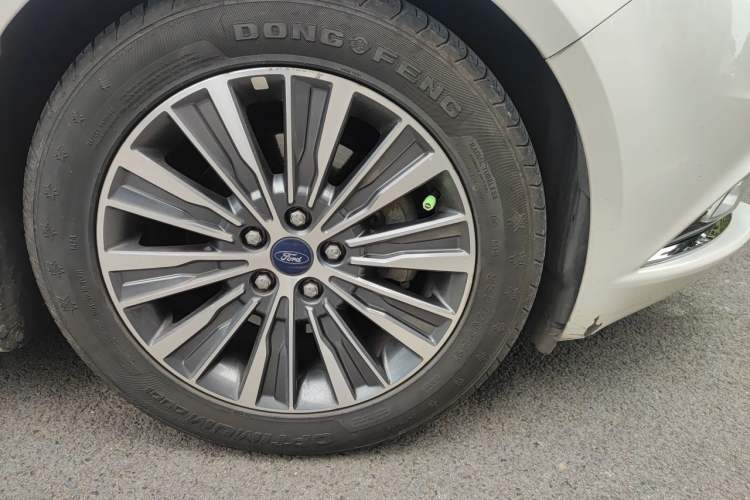 Used Ford Mondeo 2017 EcoBoost 200 Luxury Model Right Front Wheel Hub