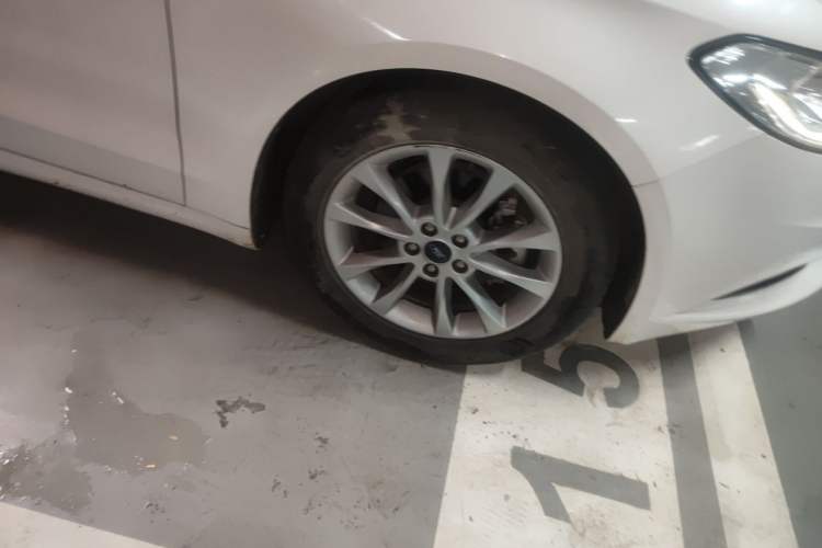 Used Ford Mondeo 2017 EcoBoost 180 Stylish Model Right Front Wheel Hub