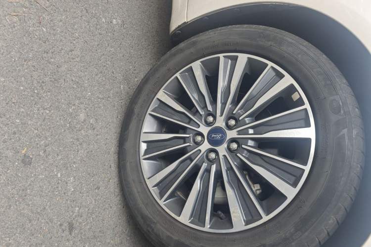 Used Ford Mondeo 2017 2.0L HEV ZhiZun Flagship Version Right Front Wheel Hub