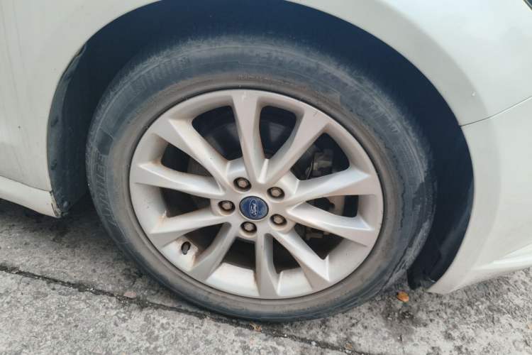 Used Ford Mondeo 2017 Facelifted EcoBoost 180 Fashion Edition Right Front Wheel Hub