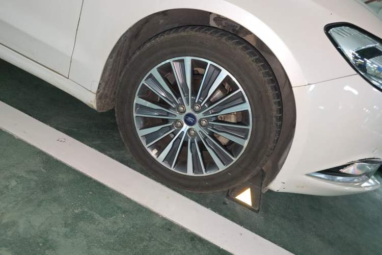 Used Ford Mondeo 2017 EcoBoost 200 Stylish Model Right Front Wheel Hub