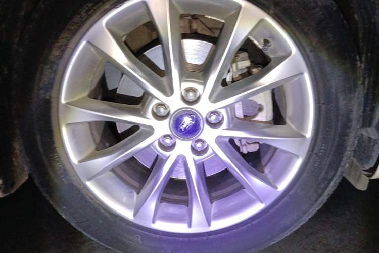 Used Ford Mondeo 2017 Facelifted EcoBoost 180 Fashion Edition Right Front Wheel Hub