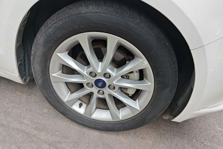 Used Ford Mondeo 2017 EcoBoost 180 Stylish Model Right Front Wheel Hub