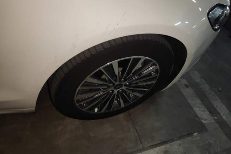 Used Ford Mondeo 2017 Facelifted EcoBoost 200 Luxury Version Right Front Wheel Hub