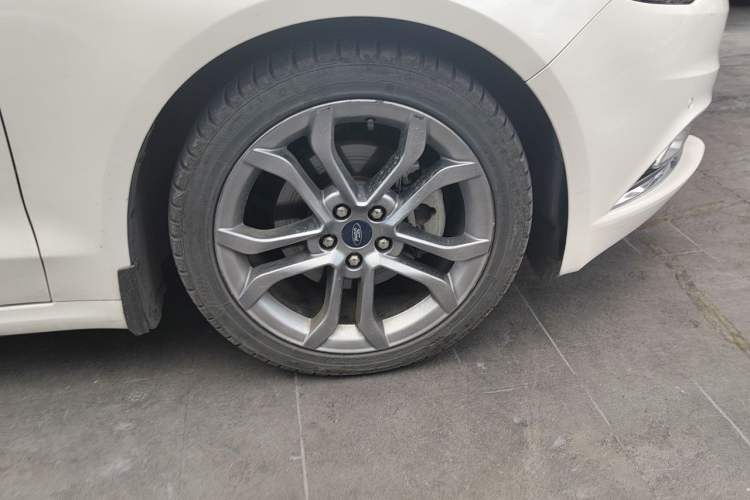 Used Ford Mondeo 2017 EcoBoost 245 Luxury Sport Model Right Front Wheel Hub