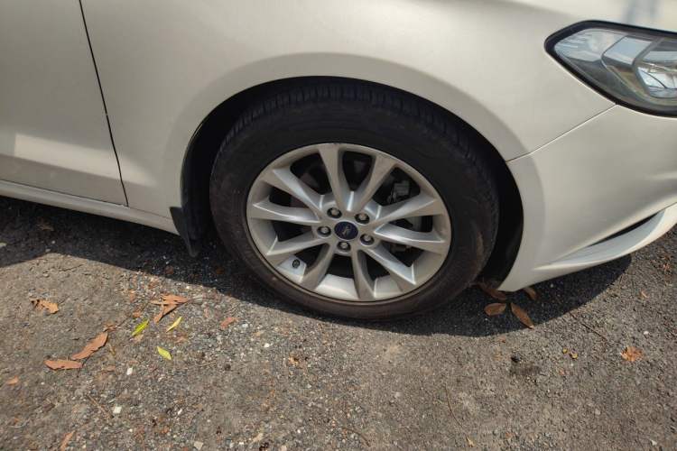 Used Ford Mondeo 2017 EcoBoost 200 Stylish Model Right Front Wheel Hub