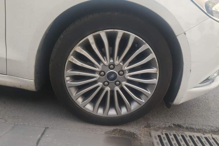 Used Ford Mondeo 2017 EcoBoost 180 Ultimate Model Right Front Wheel Hub