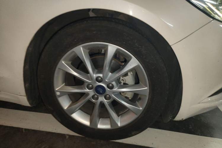 Used Ford Mondeo 2017 EcoBoost 200 Stylish Model Right Front Wheel Hub
