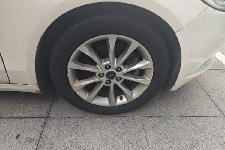 Used Ford Mondeo 2017 EcoBoost 180 Stylish Model Right Front Wheel Hub