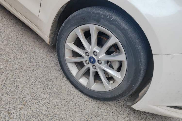 Used Ford Mondeo 2017 EcoBoost 180 Stylish Model Right Front Wheel Hub