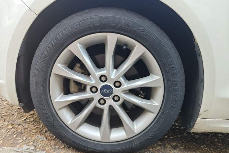 Used Ford Mondeo 2017 EcoBoost 180 Stylish Model Right Front Wheel Hub