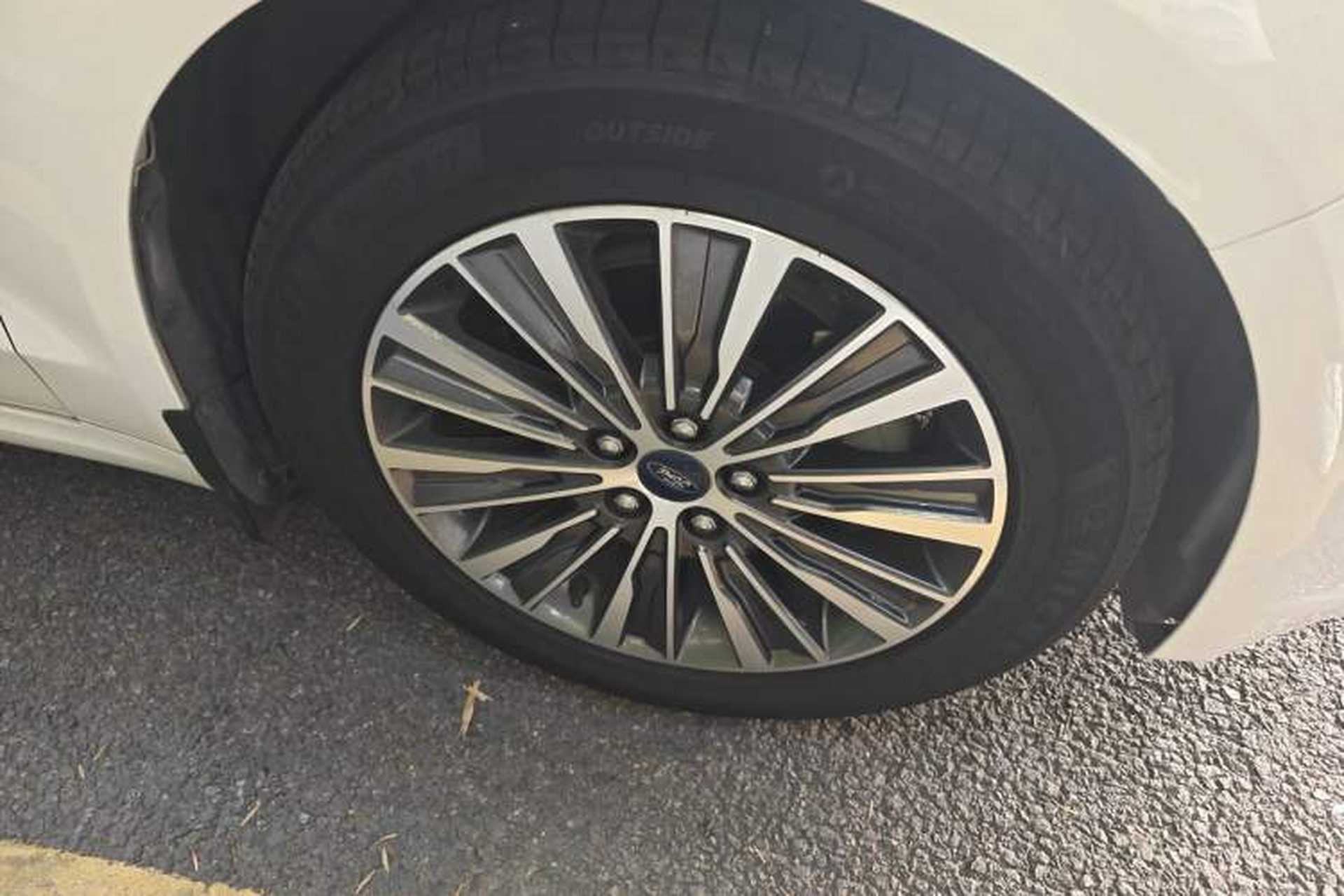 Used Ford Mondeo 2017 EcoBoost 200 Luxury Model Right Front Wheel Hub