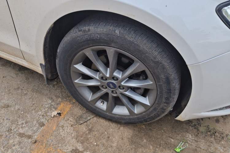 Used Ford Mondeo 2017 EcoBoost 180 Stylish Model Right Front Wheel Hub