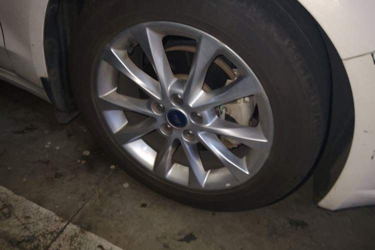 Used Ford Mondeo 2017 EcoBoost 200 Stylish Model Right Front Wheel Hub