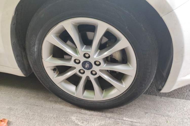 Used Ford Mondeo 2017 EcoBoost 180 Stylish Model Right Front Wheel Hub