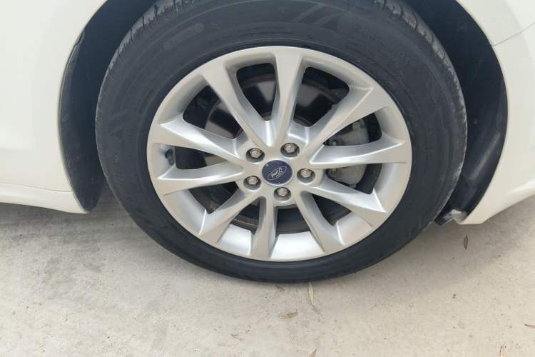 Used Ford Mondeo 2017 EcoBoost 180 Stylish Model Right Front Wheel Hub