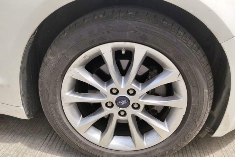 Used Ford Mondeo 2017 EcoBoost 200 Stylish Model Right Front Wheel Hub