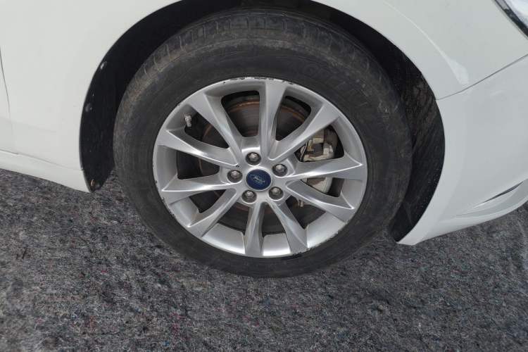 Used Ford Mondeo 2017 EcoBoost 200 Stylish Model Right Front Wheel Hub