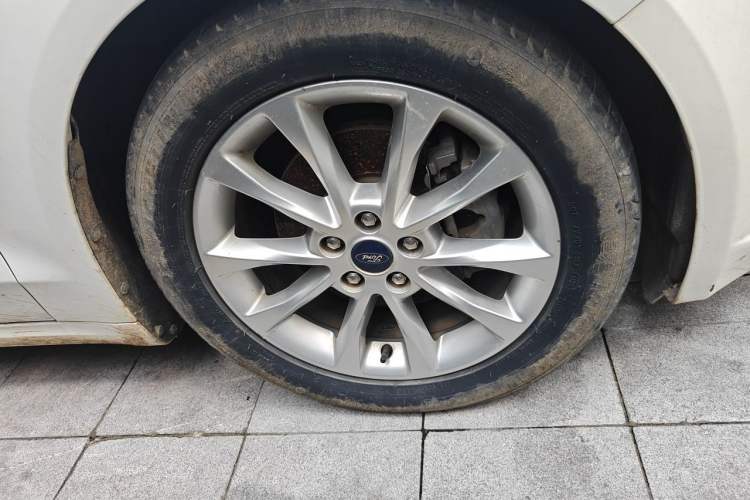 Used Ford Mondeo 2017 EcoBoost 180 Stylish Model Right Front Wheel Hub