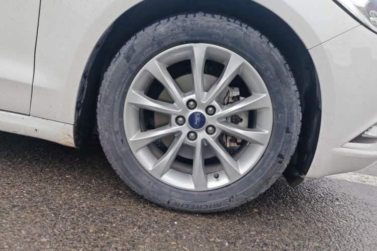 Used Ford Mondeo 2017 EcoBoost 180 Stylish Model Right Front Wheel Hub