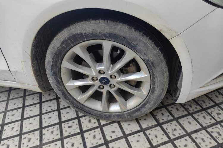 Used Ford Mondeo 2017 EcoBoost 180 Stylish Model Right Front Wheel Hub